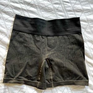 Size 10 lululemon biker shorts